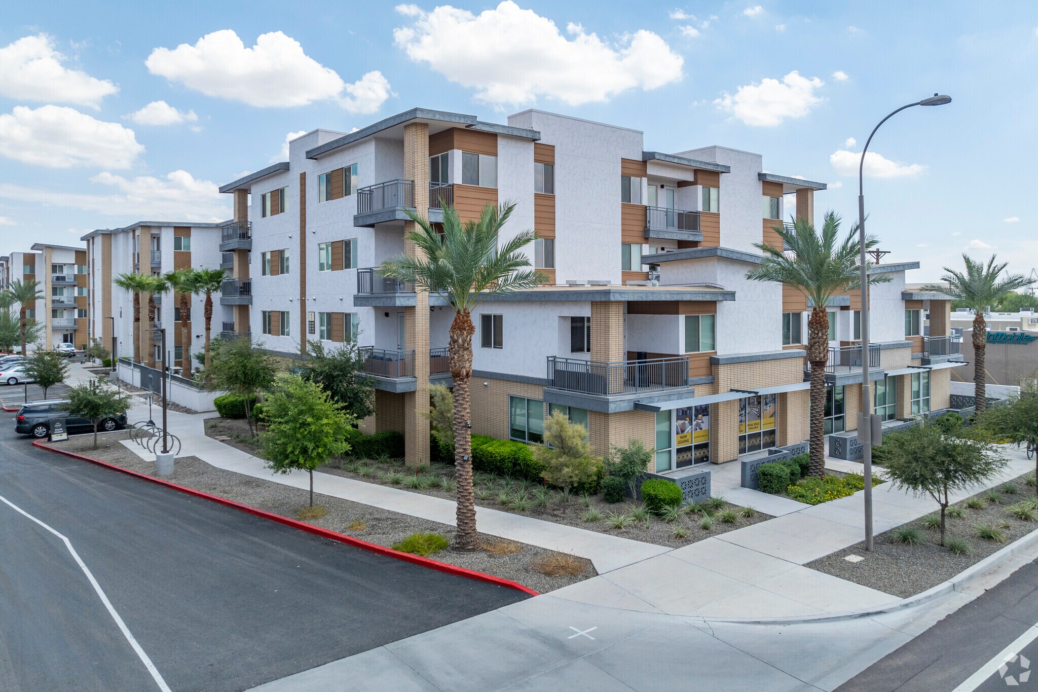 2001 N Scottsdale Rd, Scottsdale, AZ for lease Primary Photo- Image 1 of 6