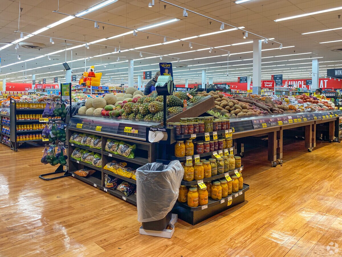 850 Ives Dairy Rd, Miami, FL 33179 Property Record