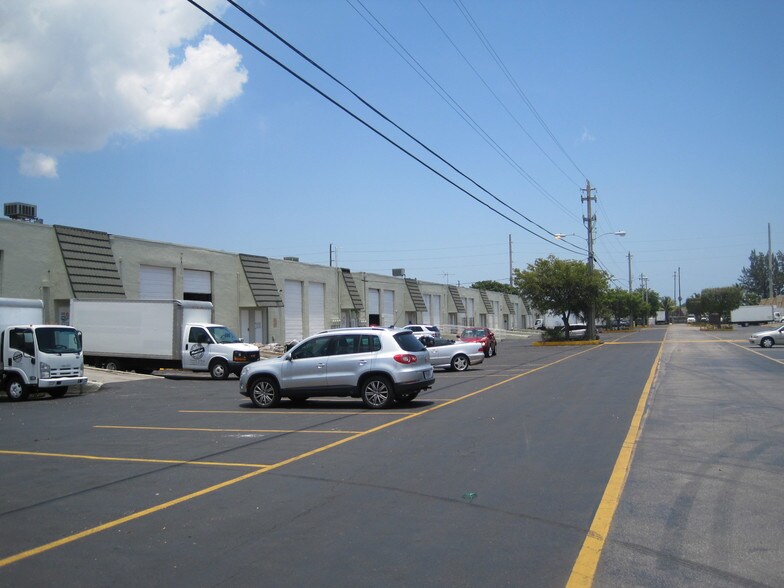 5451-5497 NW 72nd Ave, Miami, FL for lease - Building Photo - Image 3 of 3