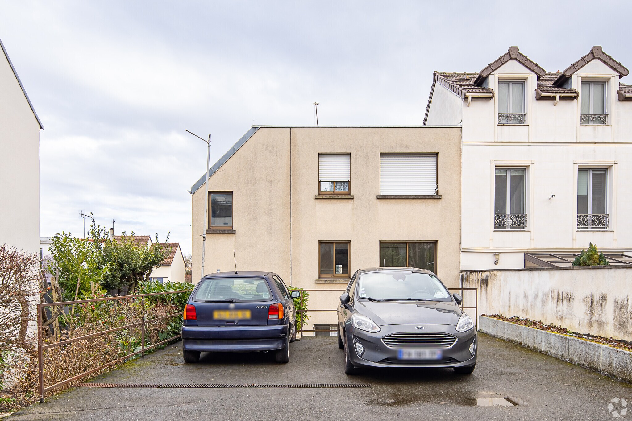 24 Rue Des Moulineaux, Suresnes for lease Primary Photo- Image 1 of 3