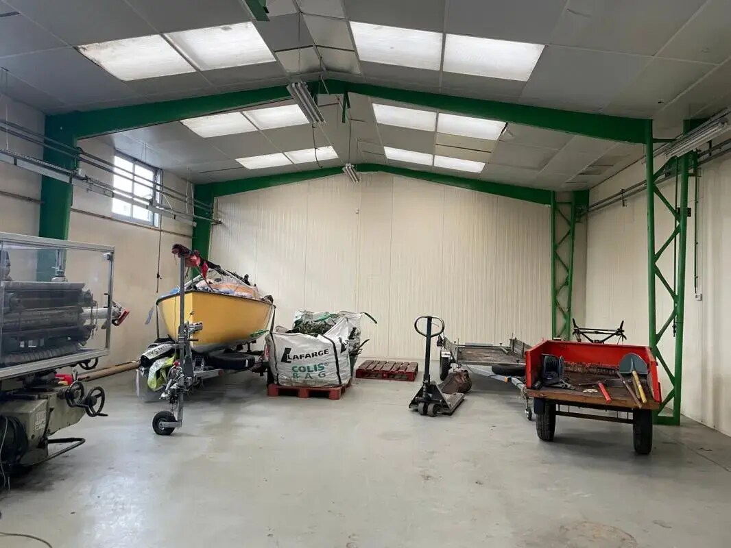 Flex in Boissy-sous-Saint-Yon for lease Interior Photo- Image 1 of 3