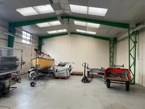 Flex in Boissy-sous-Saint-Yon for lease Interior Photo- Image 1 of 3