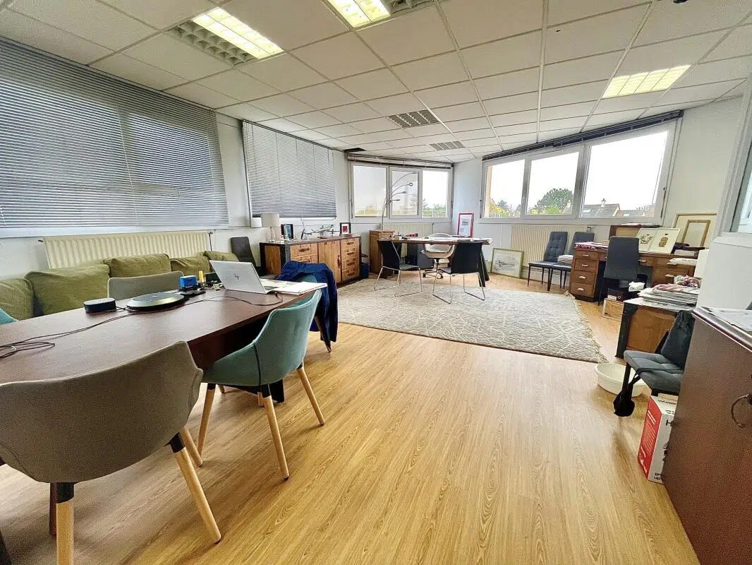 Office in Chatou for sale Interior Photo- Image 1 of 12