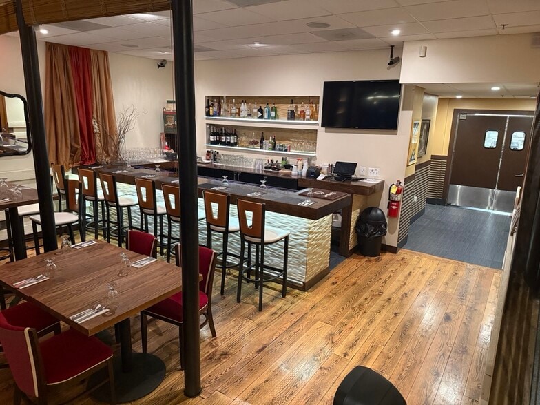 806 Stiles St, Baltimore, MD for lease - Building Photo - Image 2 of 12