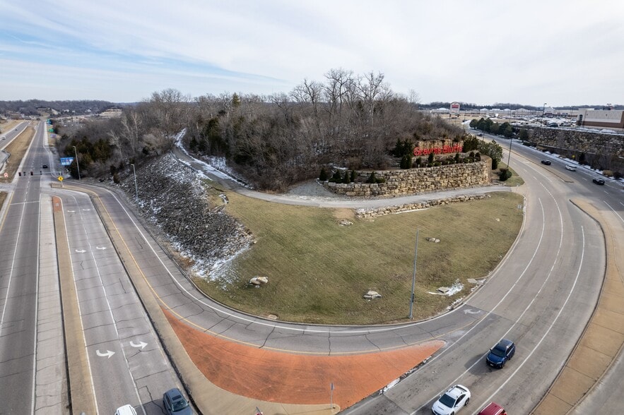 175 Misty Manor Rd, Fenton, MO for sale - Building Photo - Image 2 of 10