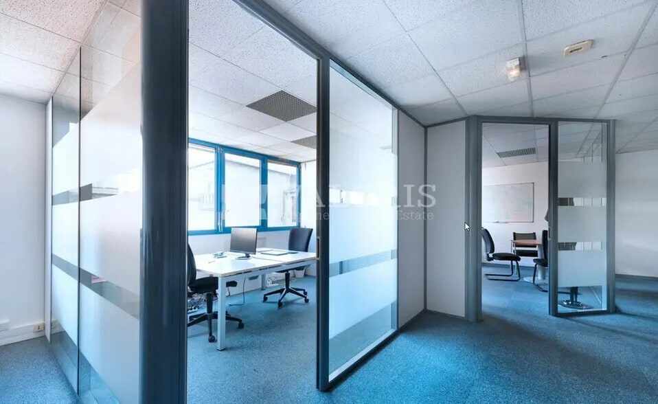 Office in Lyon for sale - Interior Photo - Image 1 of 6