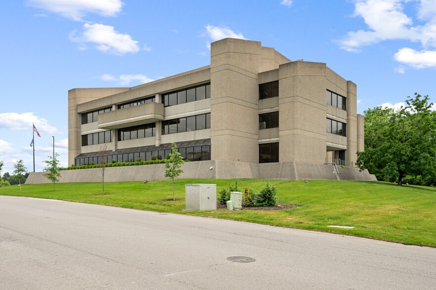 3340 Perimeter Hill Dr, Nashville, TN for sale - Building Photo - Image 2 of 44