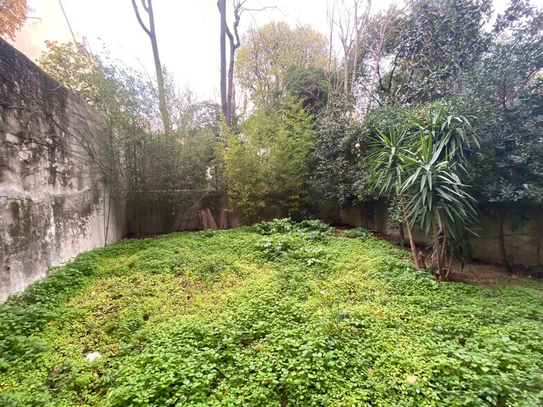 Office in Marseille for lease - Building Photo - Image 3 of 8