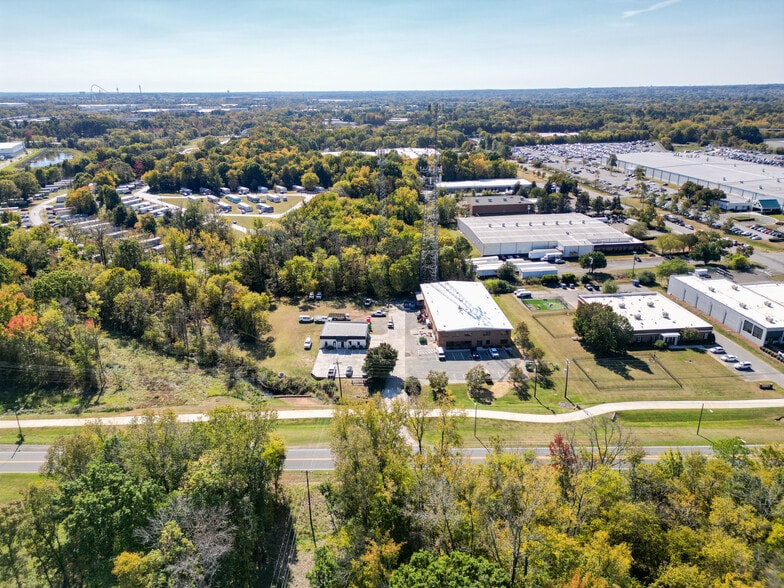 3101 & 3109 Westinghouse Blvd portfolio of 2 properties for sale on LoopNet.com - Building Photo - Image 2 of 14