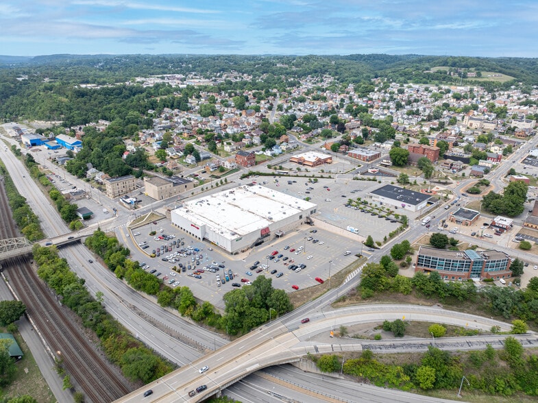 300 Brighton Ave, Rochester, PA for lease - Building Photo - Image 1 of 1
