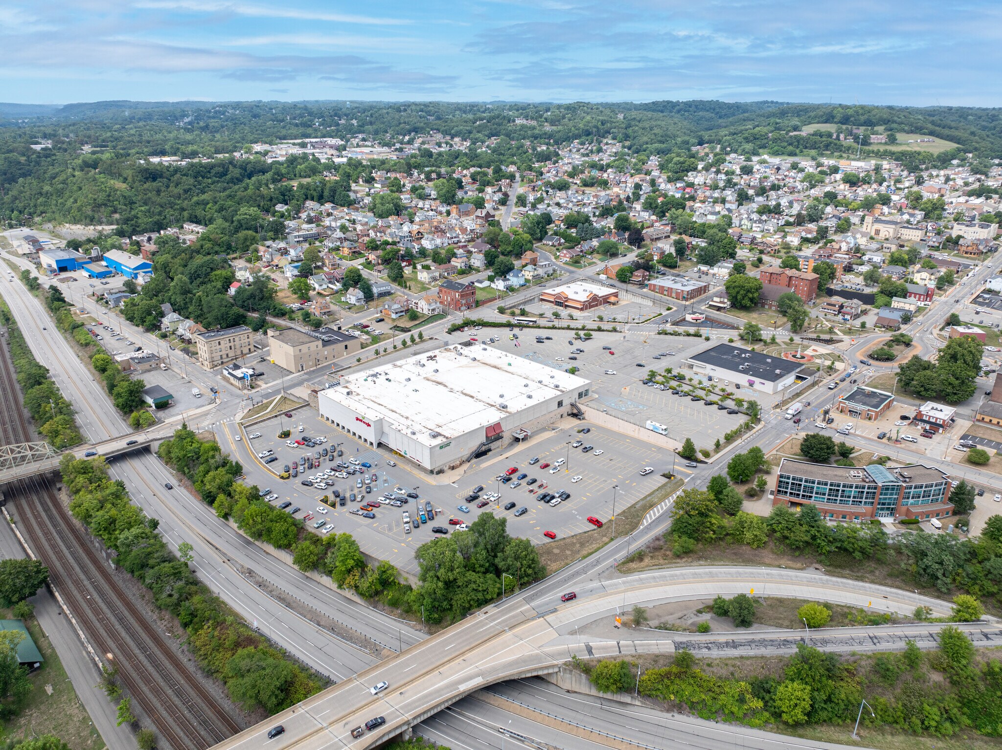 300 Brighton Ave, Rochester, PA for lease Building Photo- Image 1 of 2