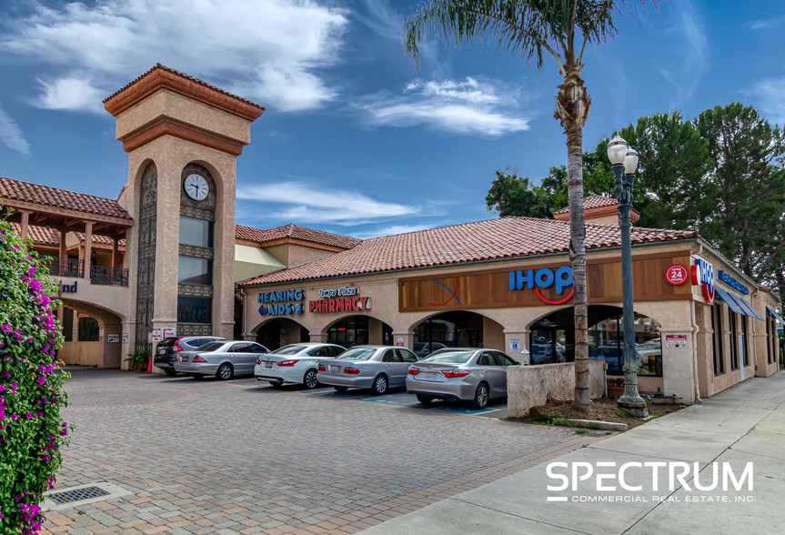 19100 Ventura Blvd, Tarzana, CA for lease - Building Photo - Image 1 of 8