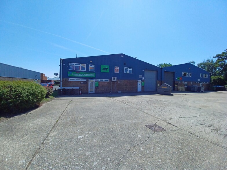 Christchurch Rd, Ringwood for lease - Primary Photo - Image 1 of 9