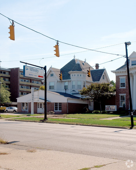 805 Lincoln Way E, Massillon, OH for sale - Primary Photo - Image 1 of 1