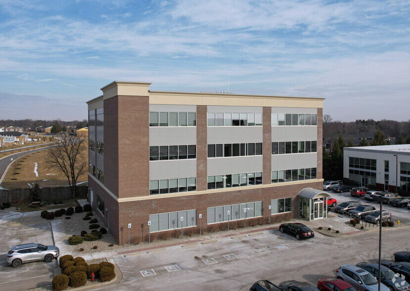 580 E Carmel Dr, Carmel, IN for lease - Primary Photo - Image 1 of 6