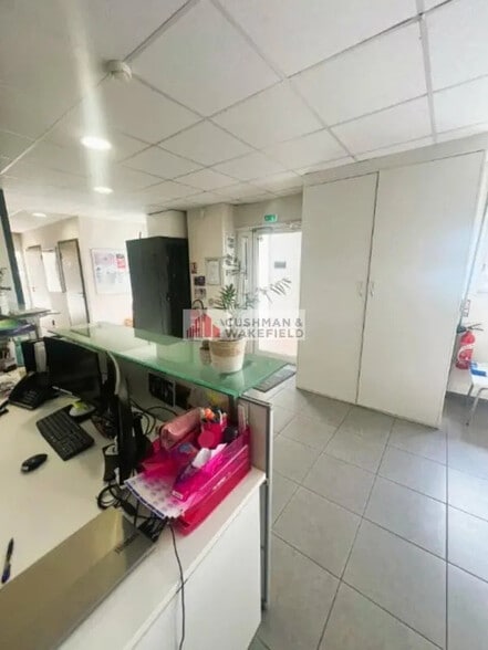 Office in Nîmes for lease - Interior Photo - Image 3 of 3
