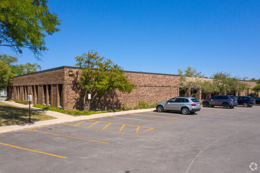 702778 W Algonquin Rd, Arlington Heights, IL 60005 Arlington Center