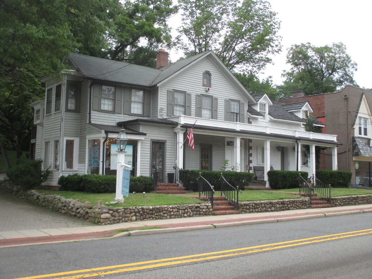 570 N Maple Ave, Ridgewood, NJ 07450