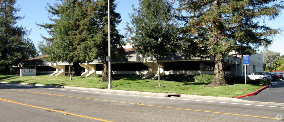 1329 Moffett Park Dr, Sunnyvale, CA for lease - Building Photo - Image 2 of 4