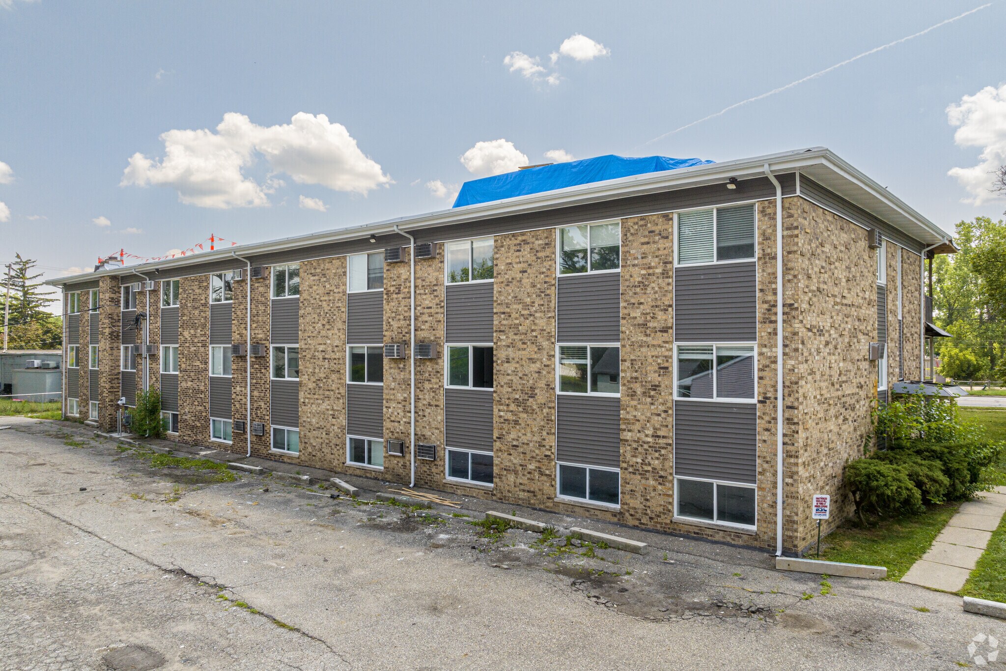 2222 W Holmes Rd, Lansing, MI 48911 Newly Renovated Holmes Apartments