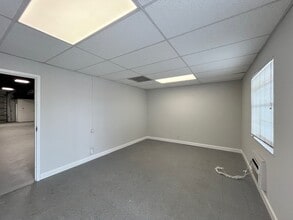 4861-4875 NE 12th Ave, Fort Lauderdale, FL for lease Interior Photo- Image 1 of 3