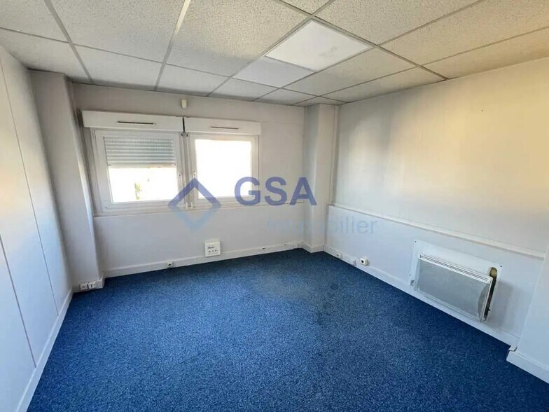 Office in Corbeil-Essonnes for lease - Building Photo - Image 3 of 8