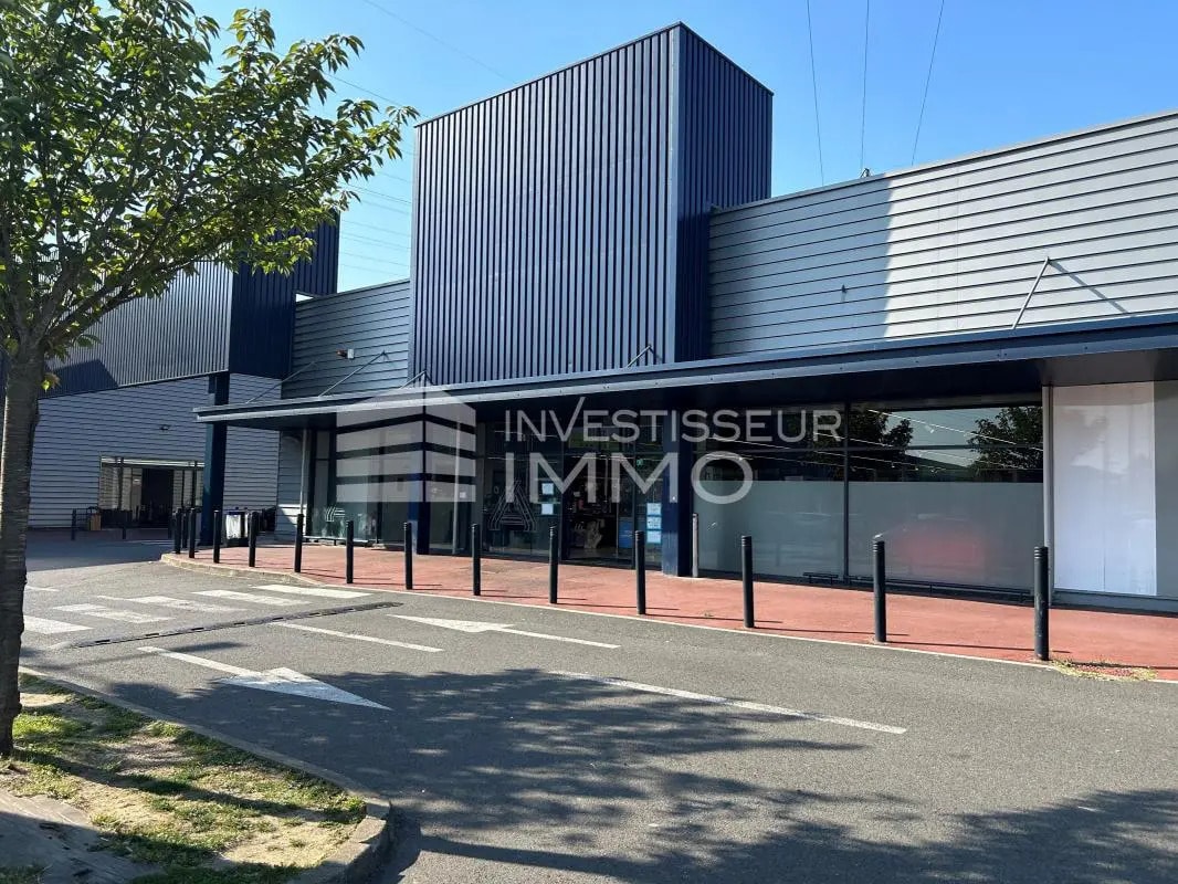 Retail in Corbeil-Essonnes for lease Building Photo- Image 1 of 8