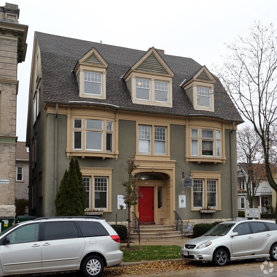 930 E Knapp St, Milwaukee, WI 53202