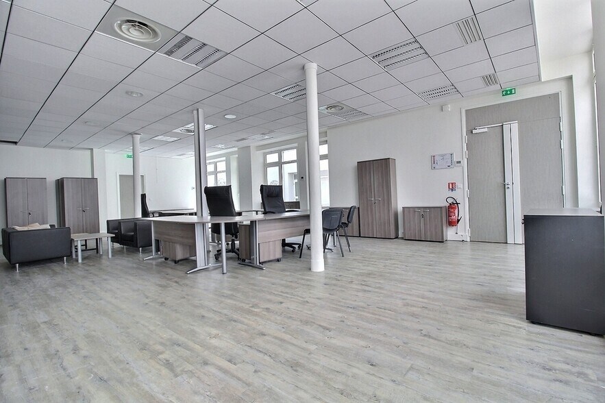 50 Rue De Paradis, Paris for lease - Building Photo - Image 2 of 8