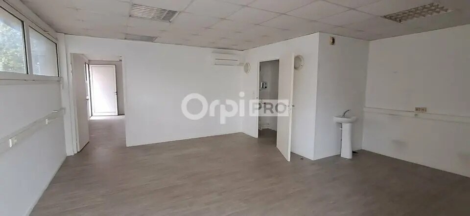 Location Commerce 70 m² - Photo 1