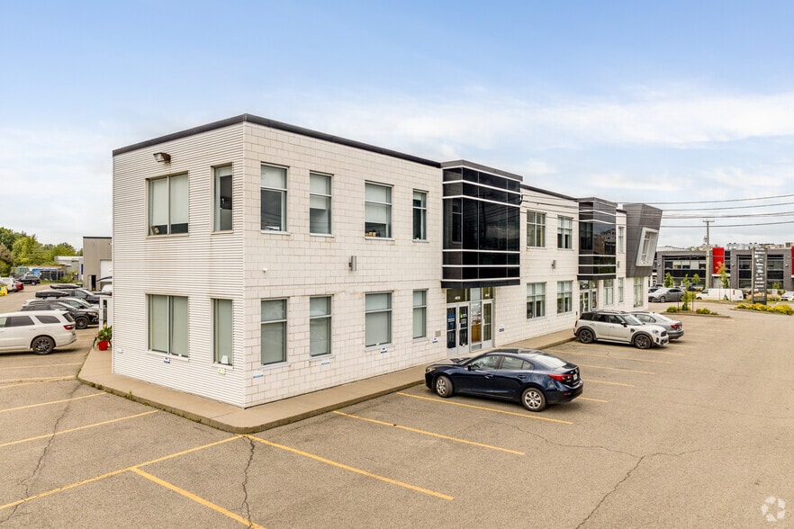 4825-4915 Rue Ambroise-Lafortune, Boisbriand, QC for sale - Building Photo - Image 1 of 4
