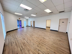 6737 Poss Rd, San Antonio, TX for lease Building Photo- Image 1 of 7