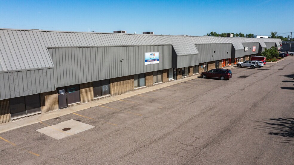 24150-21466 Haggerty Rd, Farmington Hills, MI for lease - Building Photo - Image 1 of 9