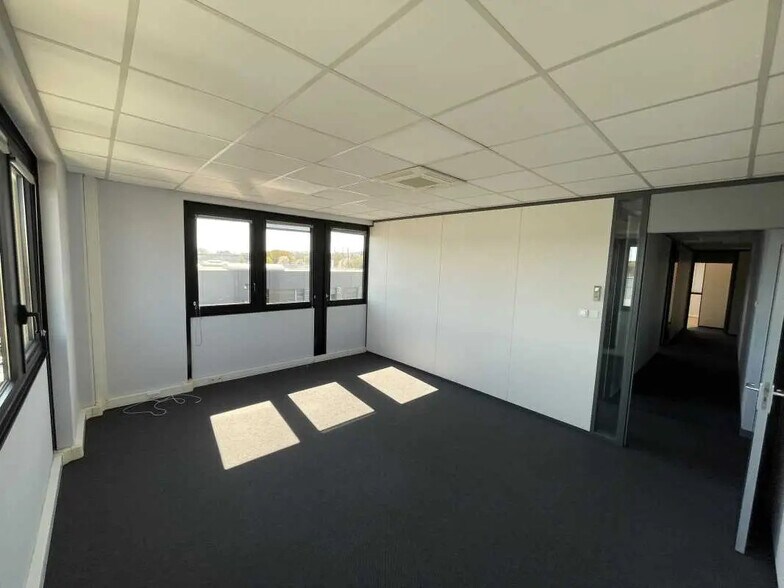 Office in Compiègne for lease - Interior Photo - Image 2 of 4