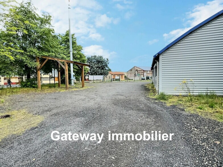 Industrial in Issoire for lease - Building Photo - Image 2 of 16