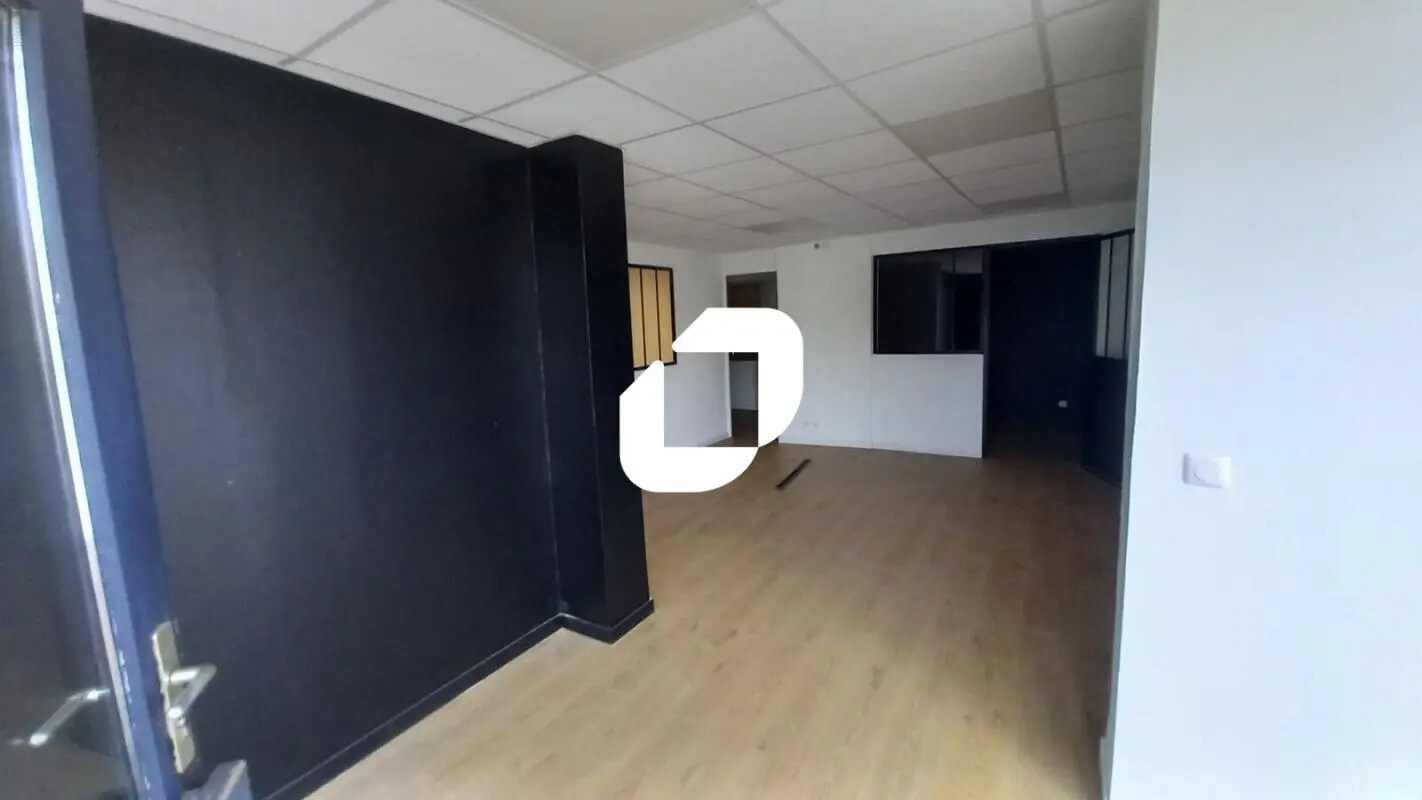 Retail in VILLENEUVE-D'ASCQ for lease Interior Photo- Image 1 of 8