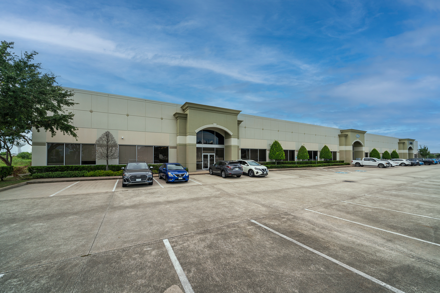 12550 Reed Rd, Sugar Land, TX for lease - Building Photo - Image 2 of 12