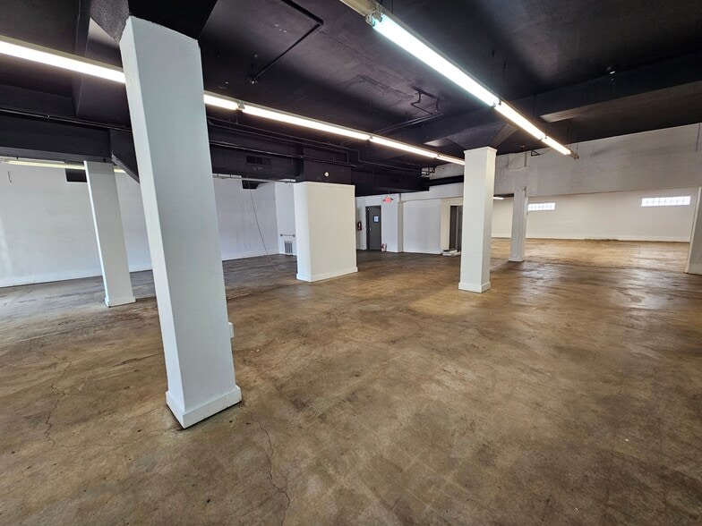 2951-2961 Colerain Ave, Cincinnati, OH for lease - Building Photo - Image 2 of 3