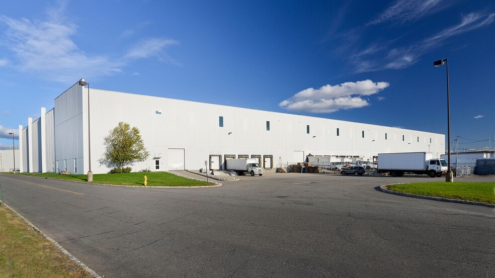 8001 Industrial Ave, Carteret, NJ for lease - Building Photo - Image 1 of 3