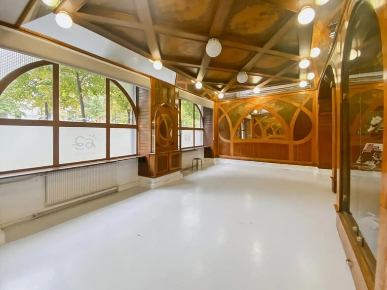 Retail in Paris for lease - Building Photo - Image 2 of 9