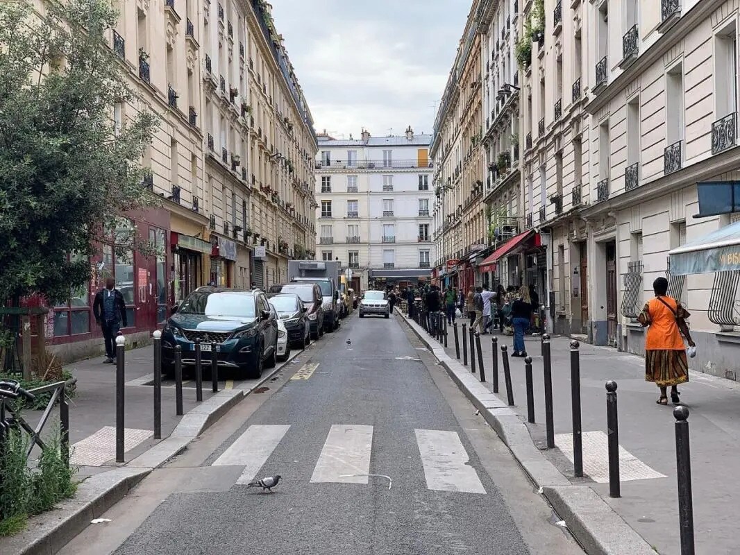 Retail in Paris for lease Building Photo- Image 1 of 2