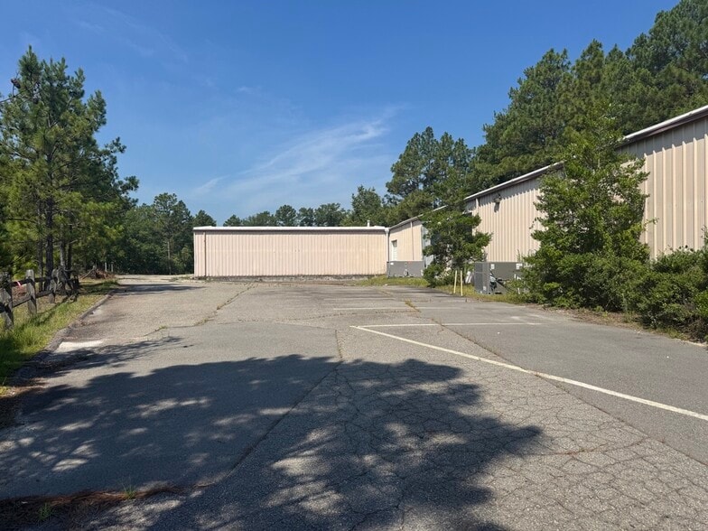 11496 US Highway 15 501, Aberdeen, NC for lease - Building Photo - Image 2 of 9