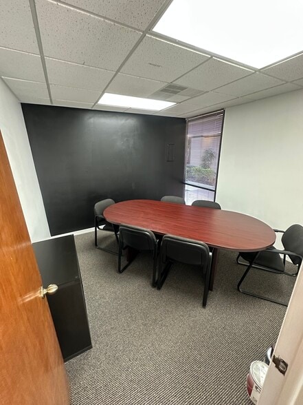 14902 Winding Creek Ct, Tampa, FL for lease - Interior Photo - Image 3 of 18