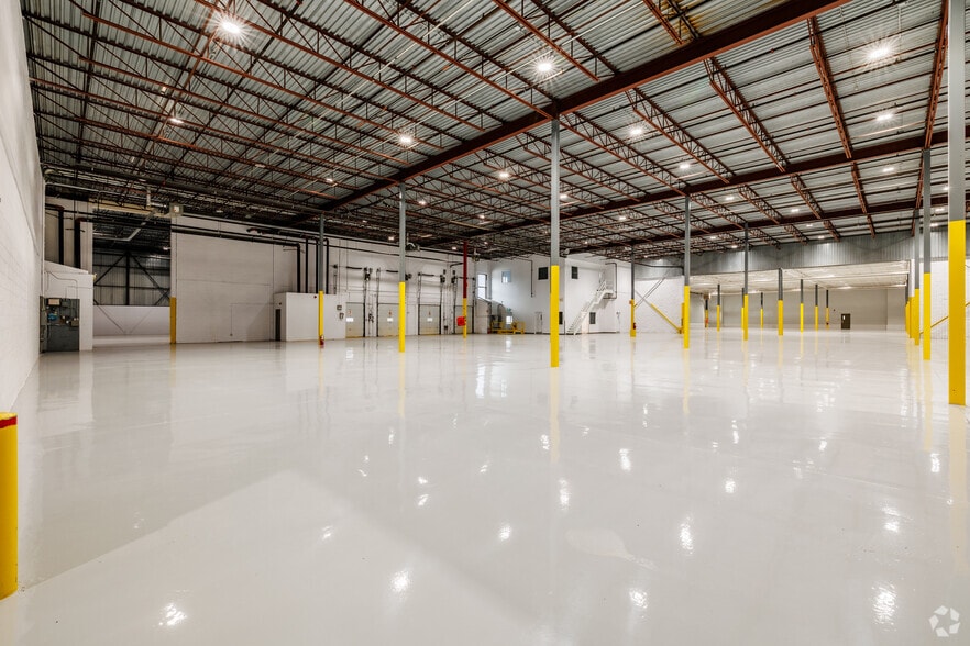 1660-1700 Boul Hymus, Dorval, QC for lease - Interior Photo - Image 1 of 34