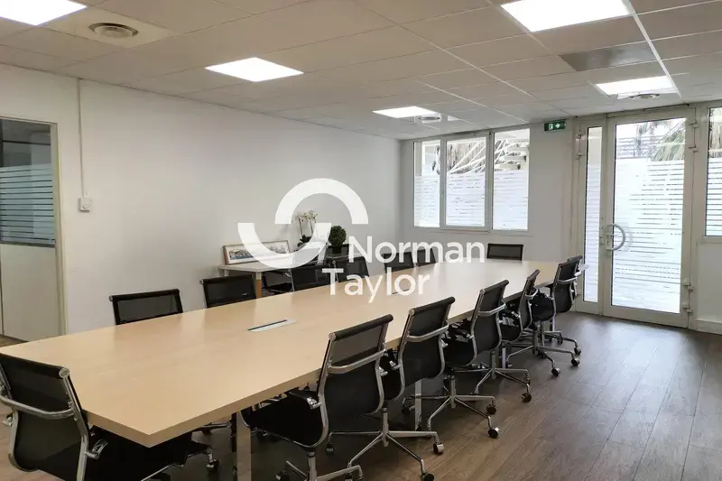 Office in Marseille for lease Interior Photo- Image 1 of 6
