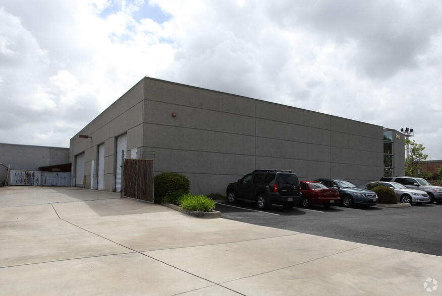 295 Trade St, San Marcos, CA for lease - Building Photo - Image 2 of 2