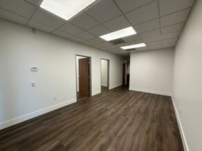 26340-26354 Ruether Ave, Santa Clarita, CA for lease Interior Photo- Image 1 of 5