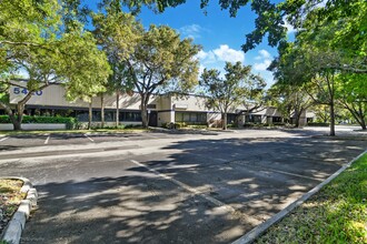 5410-5430 NW 33rd Ave, Fort Lauderdale, FL for lease Building Photo- Image 2 of 15