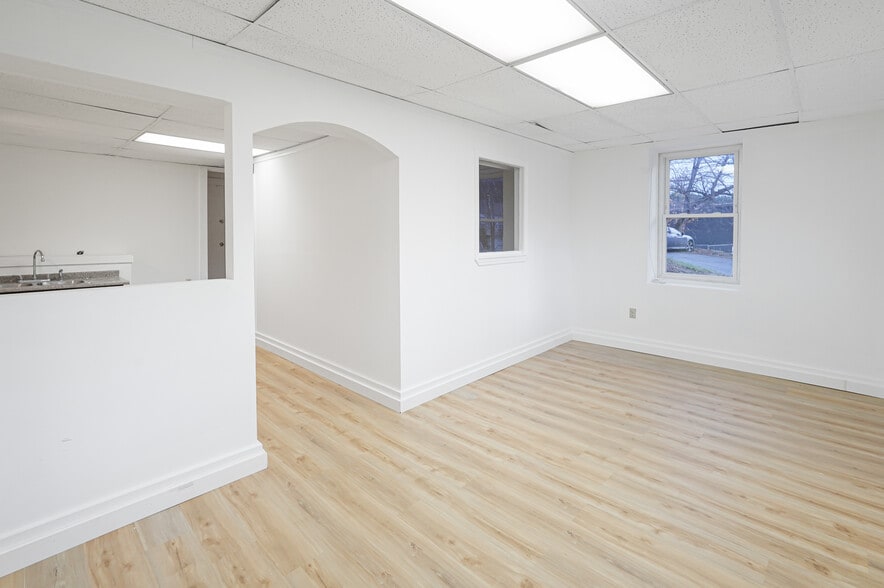 32 Worcester Rd, Charlton, MA for lease - Building Photo - Image 3 of 19