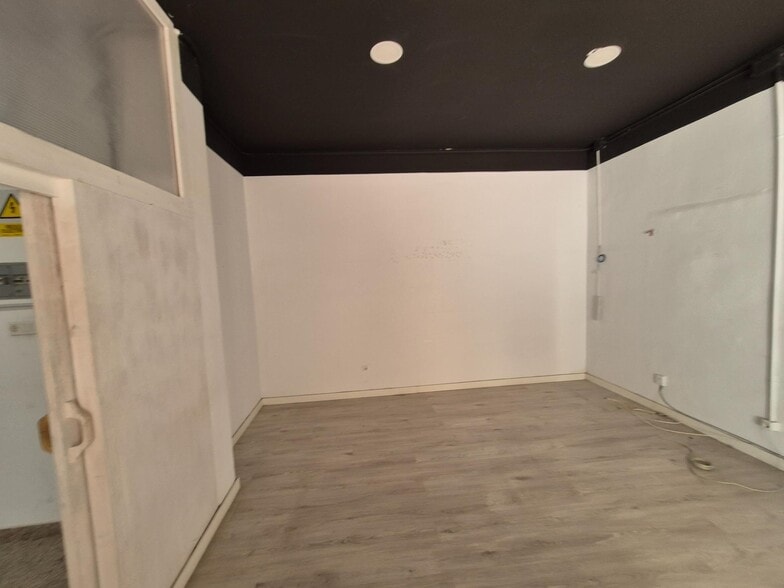 Retail in Petrer for lease - Interior Photo - Image 1 of 29